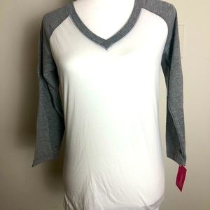 NWT Medium Xhilaration White & Grey Raglan Top